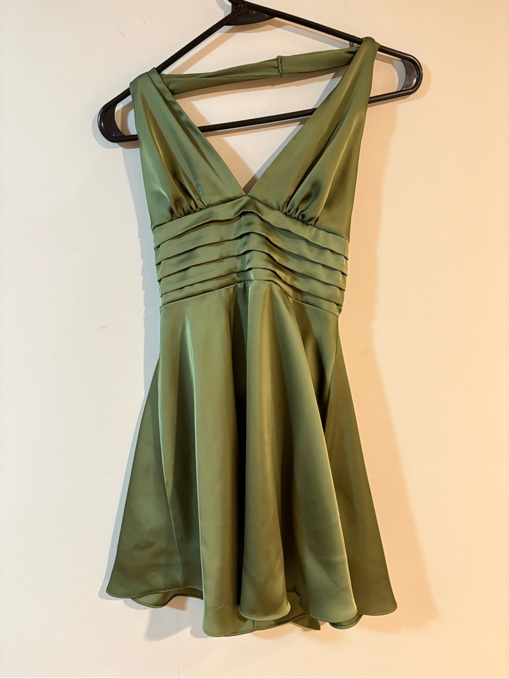 Seni & Cade Olive Green Satin Halter Dress Women’s S Pleated Open Back